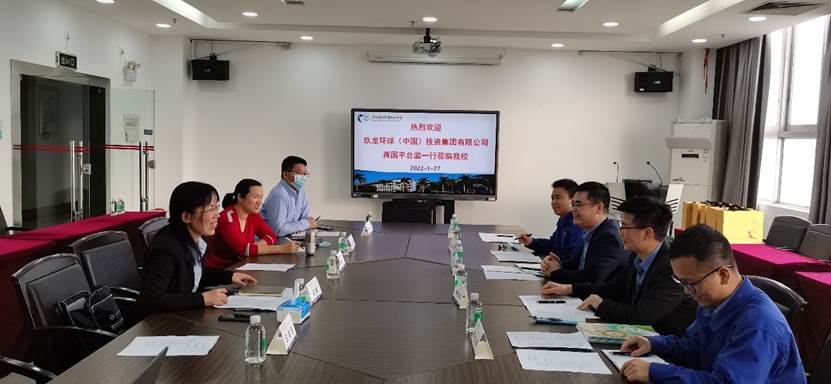 会议室里的人们描述已自动生成